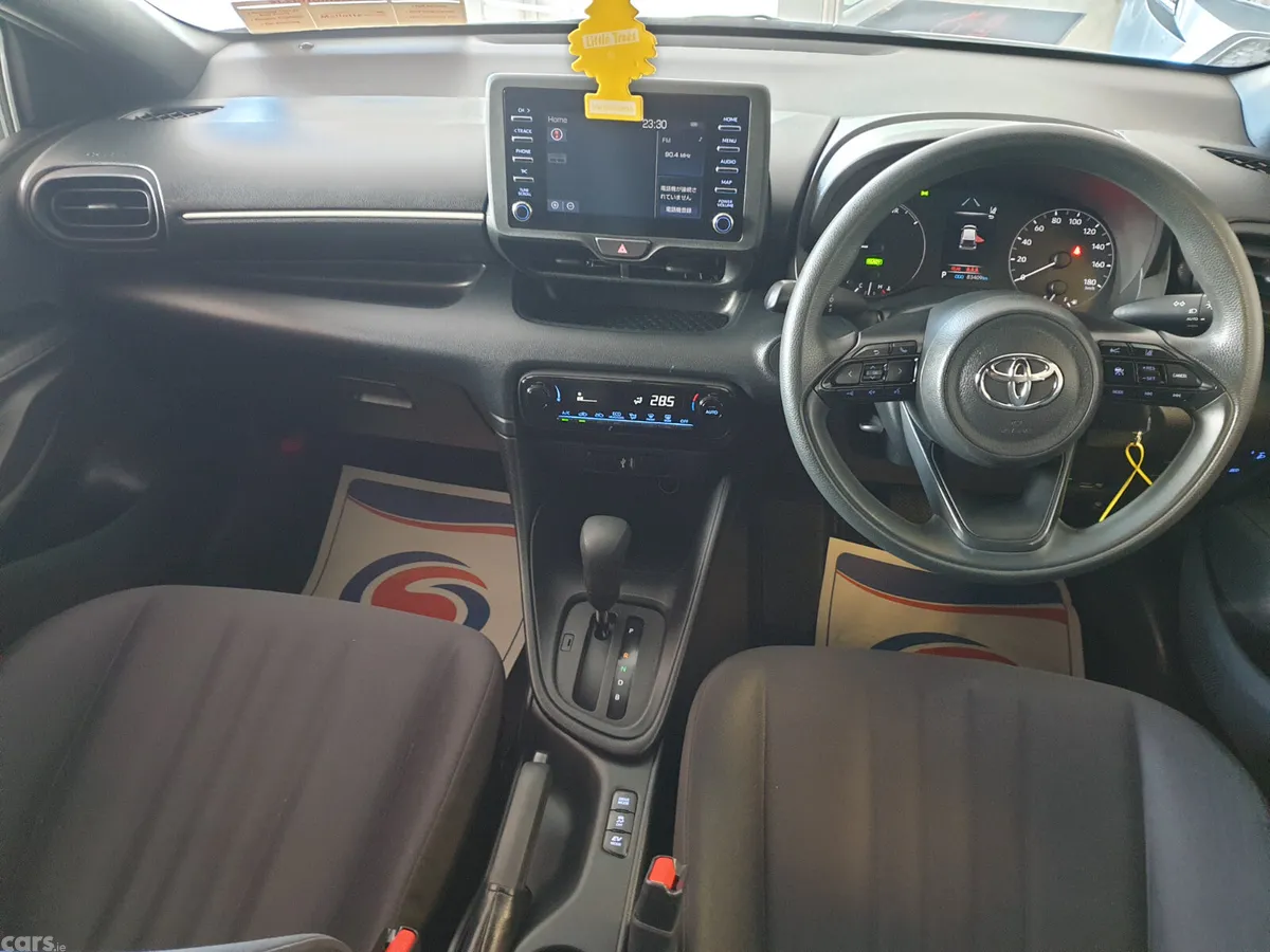 Toyota Yaris Hatchback, Petrol Hybrid, 2021, White