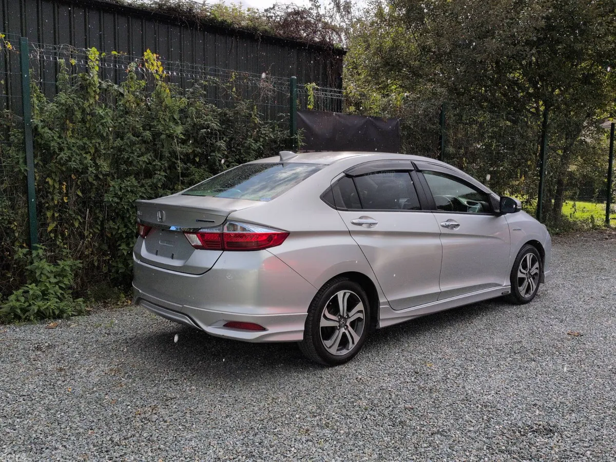 Honda Grace Saloon, Petrol Hybrid, 2015, Silver