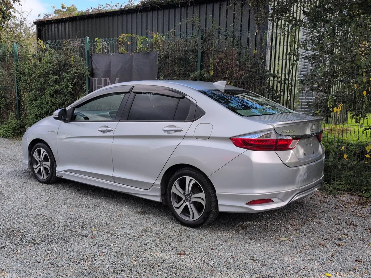 Honda Grace Saloon, Petrol Hybrid, 2015, Silver