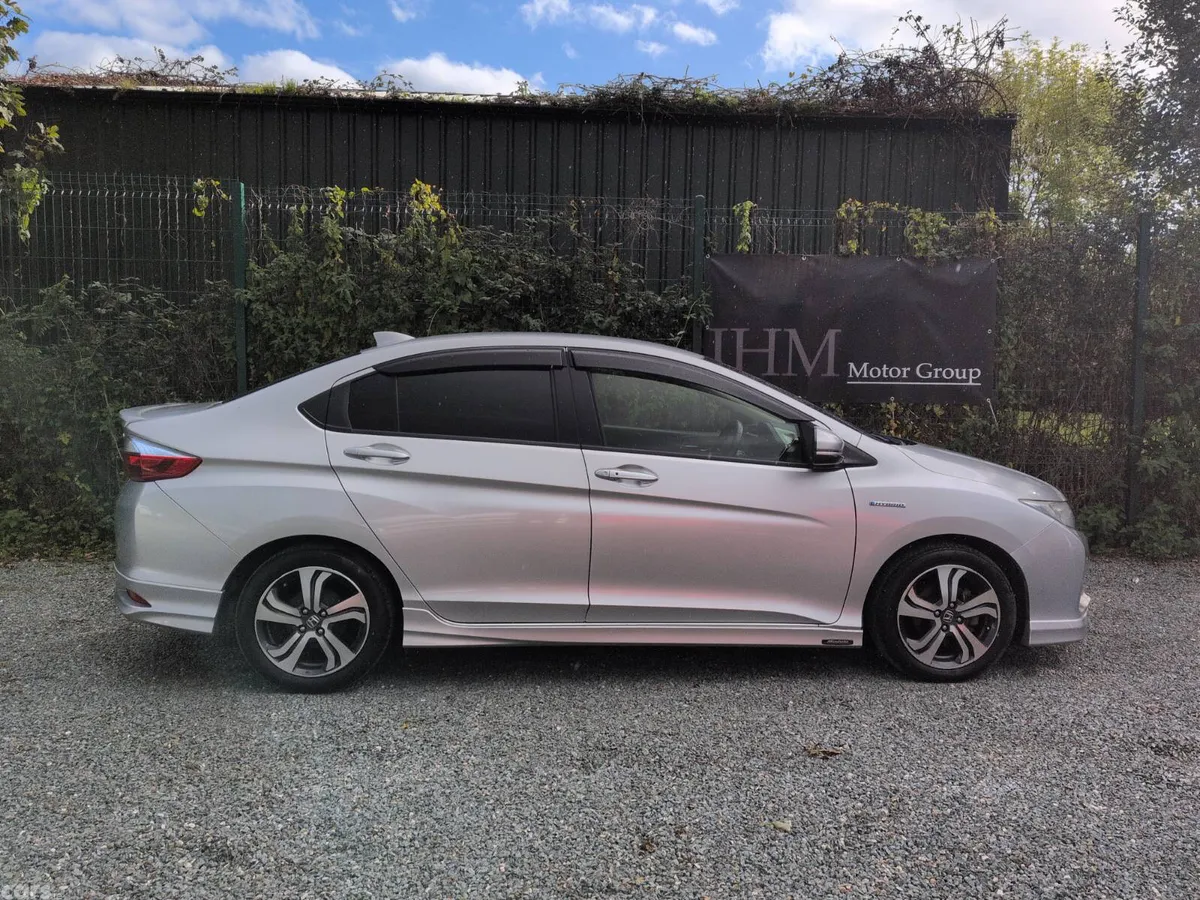 Honda Grace Saloon, Petrol Hybrid, 2015, Silver