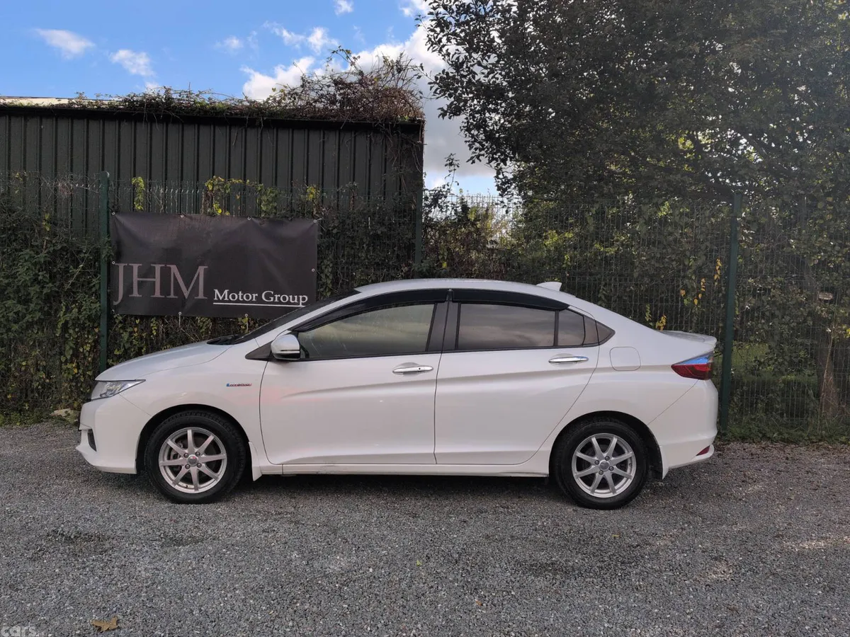 Honda Grace Saloon, Petrol Hybrid, 2015, White