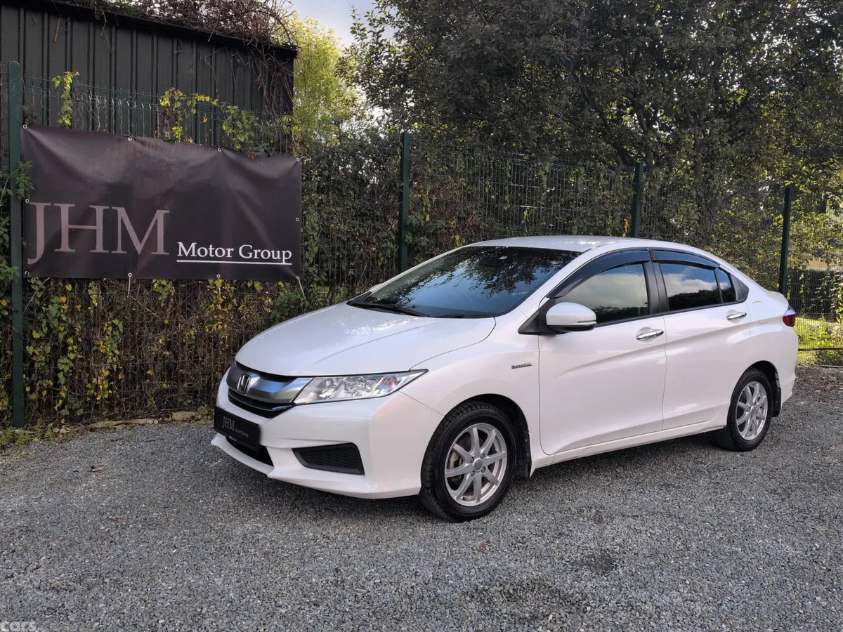 Honda Grace Saloon, Petrol Hybrid, 2015, White
