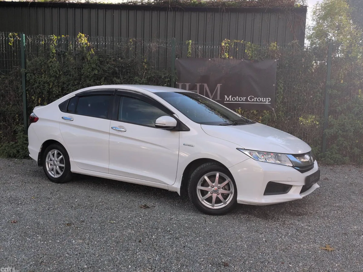 Honda Grace Saloon, Petrol Hybrid, 2015, White