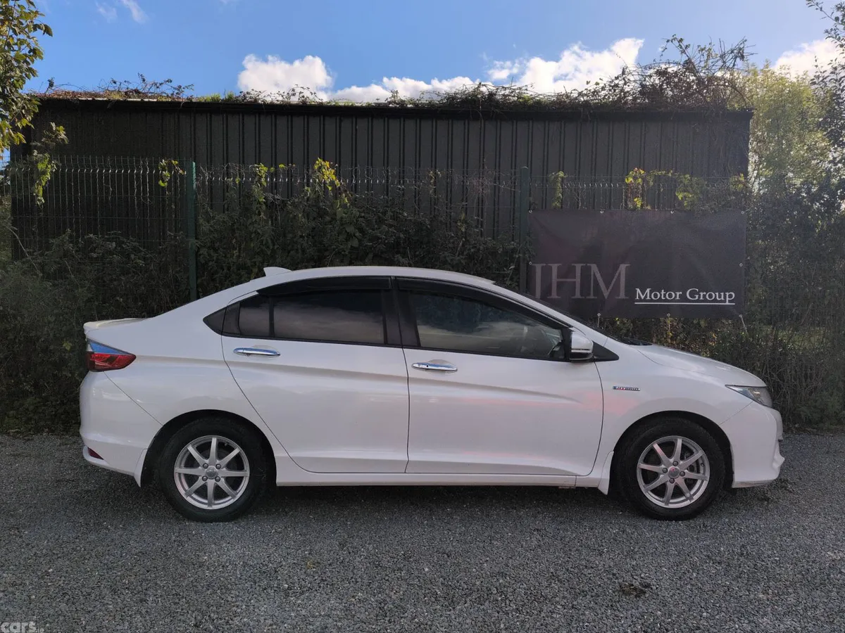 Honda Grace Saloon, Petrol Hybrid, 2015, White