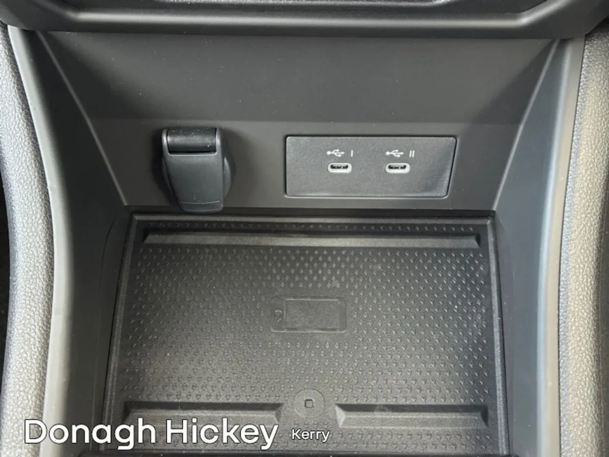 Renault Captur SUV, Petrol, 2026, Red
