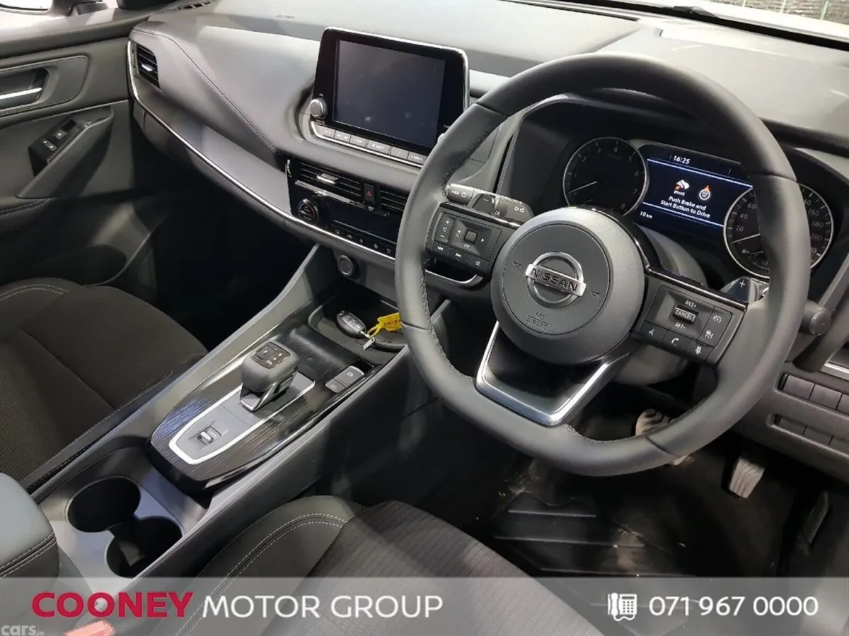 Nissan Qashqai MPV, Petrol, 2022, White