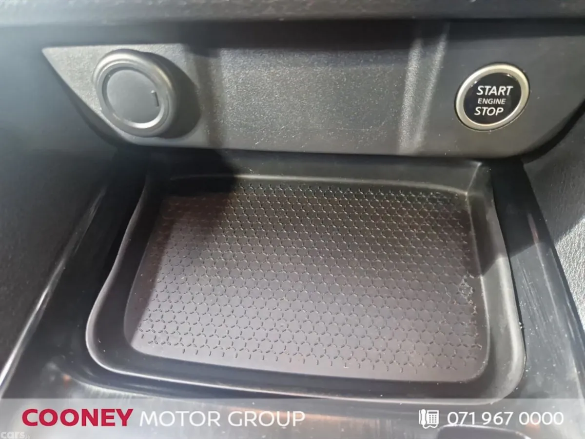 Nissan Qashqai MPV, Petrol, 2022, White