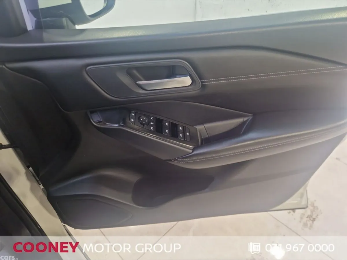 Nissan Qashqai MPV, Petrol, 2022, White