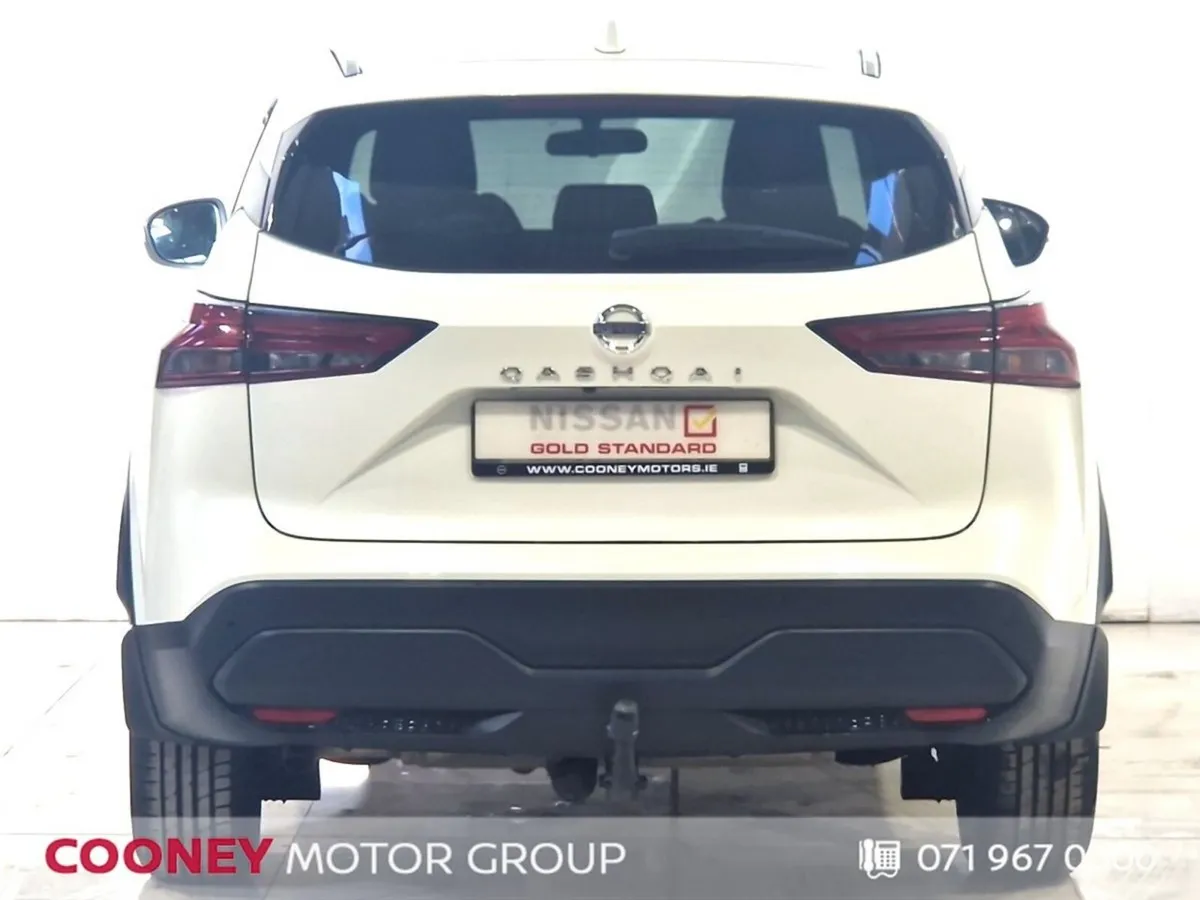 Nissan Qashqai MPV, Petrol, 2022, White