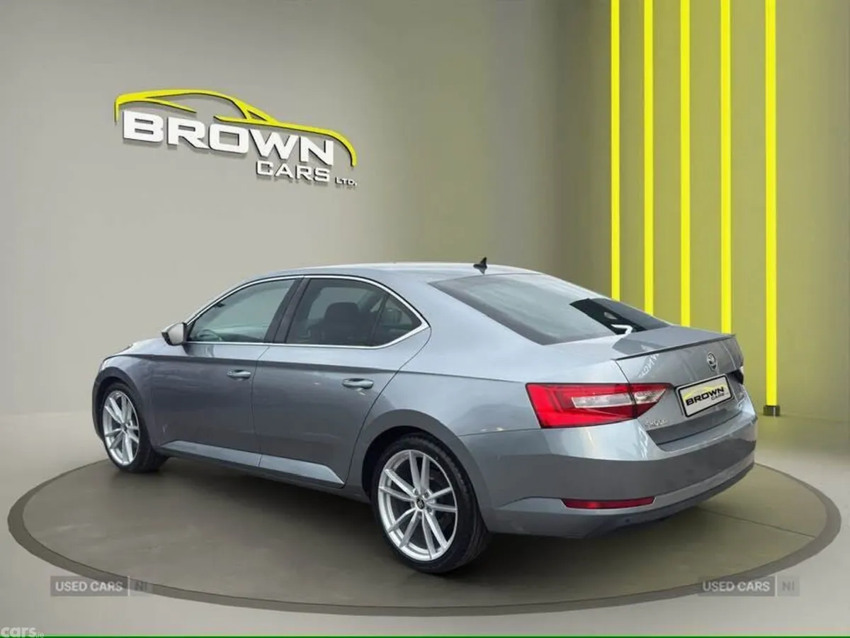 Skoda Superb Hatchback, Diesel, 2017, Grey
