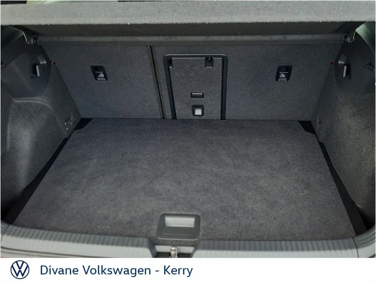 Volkswagen Golf Hatchback, Diesel, 2023, Red