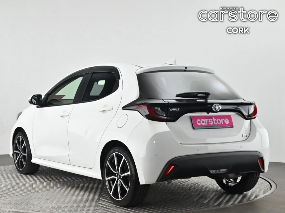 Toyota Yaris Hatchback, Petrol Hybrid, 2021, White