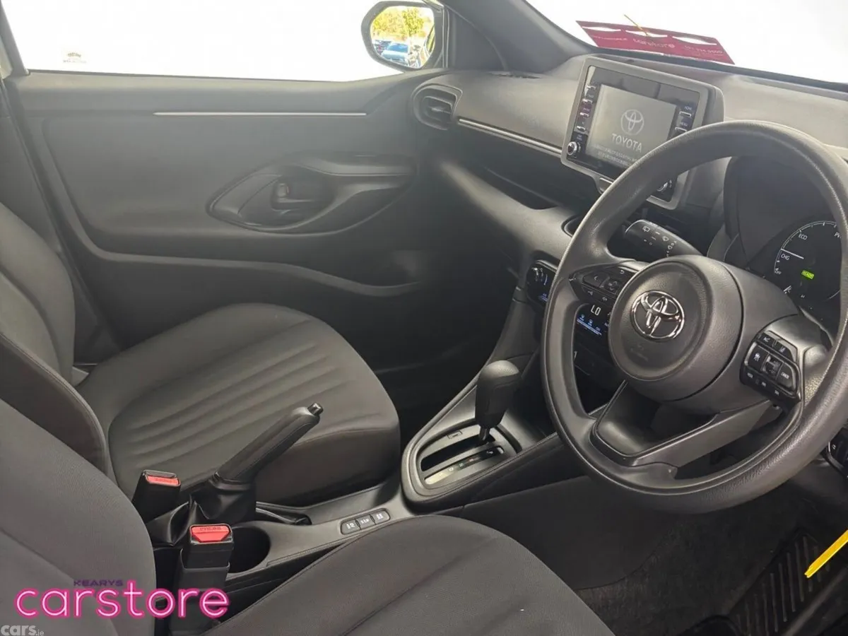 Toyota Yaris Hatchback, Petrol Hybrid, 2021, White