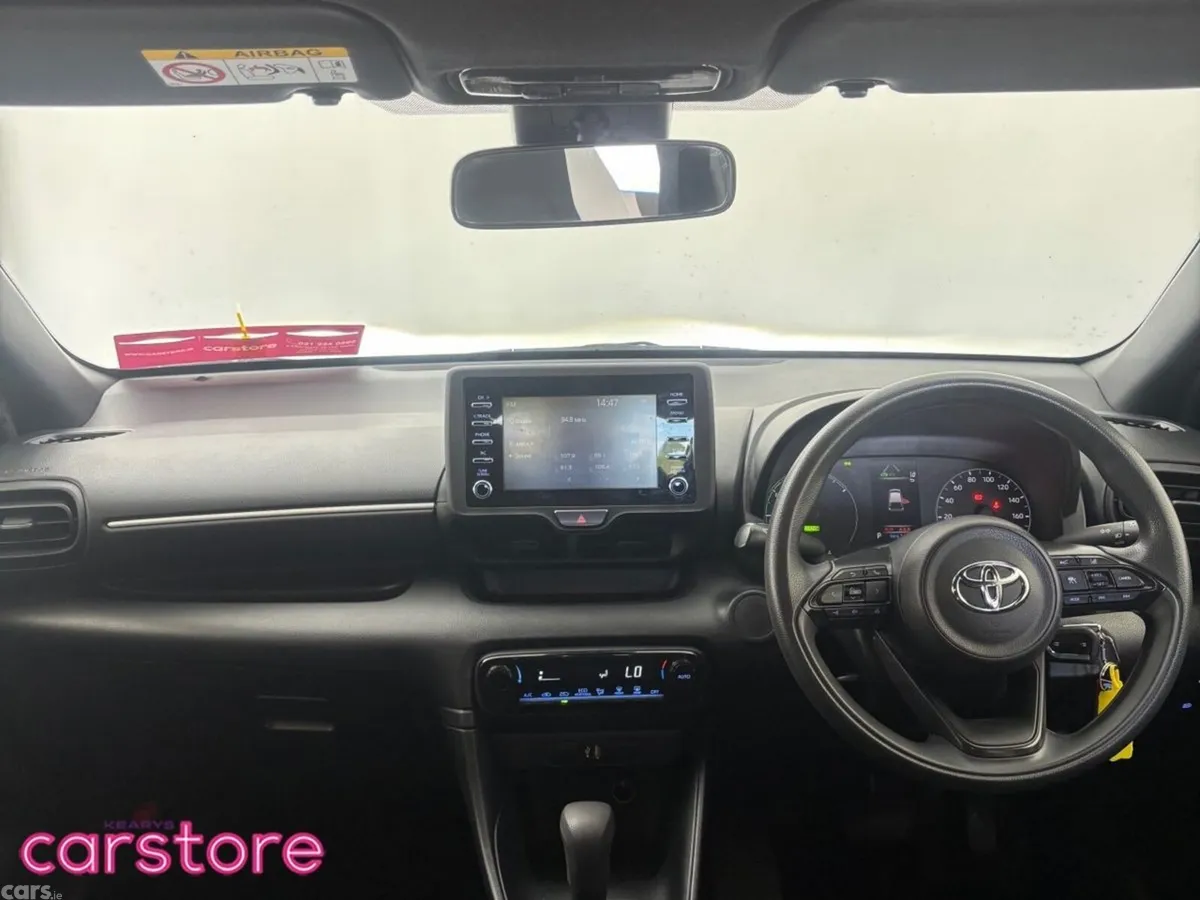 Toyota Yaris Hatchback, Petrol Hybrid, 2021, White