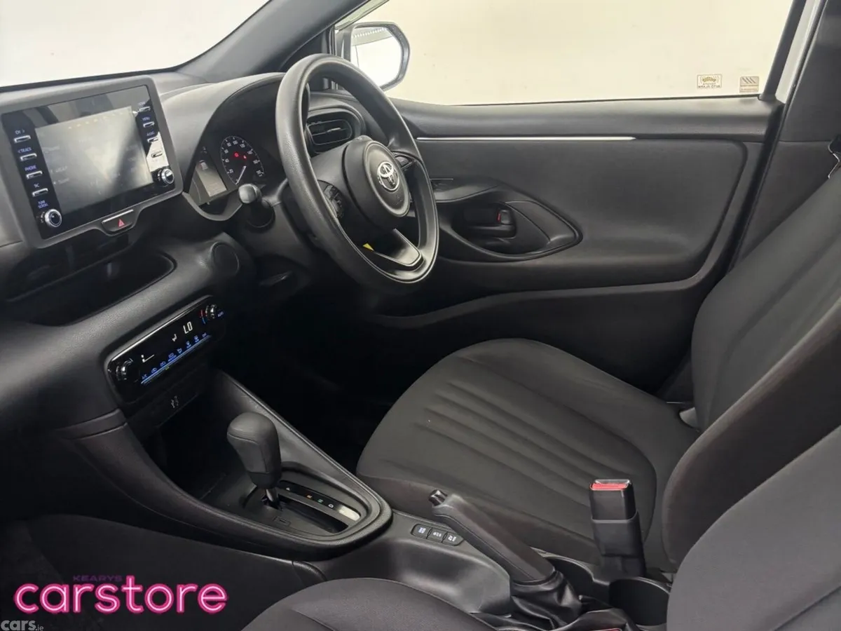 Toyota Yaris Hatchback, Petrol Hybrid, 2021, White