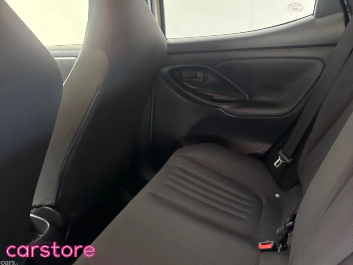 Toyota Yaris Hatchback, Petrol Hybrid, 2021, White