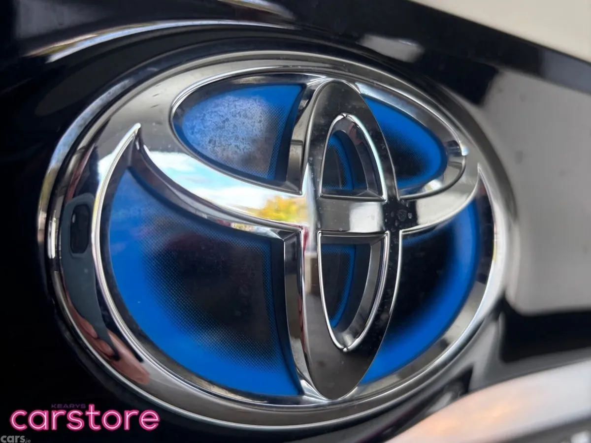 Toyota Yaris Hatchback, Petrol Hybrid, 2021, White