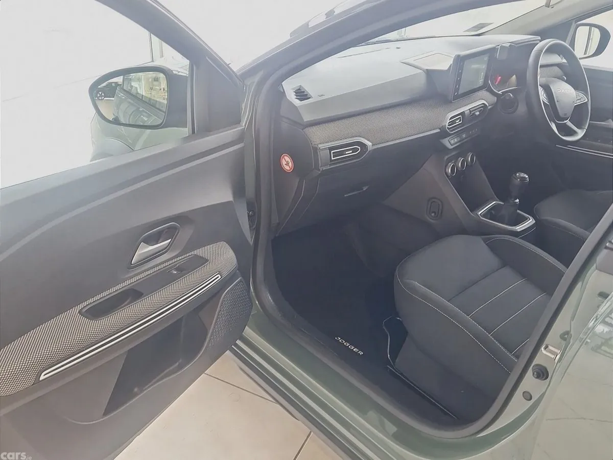 Dacia Jogger MPV, Petrol, 2023, Grey