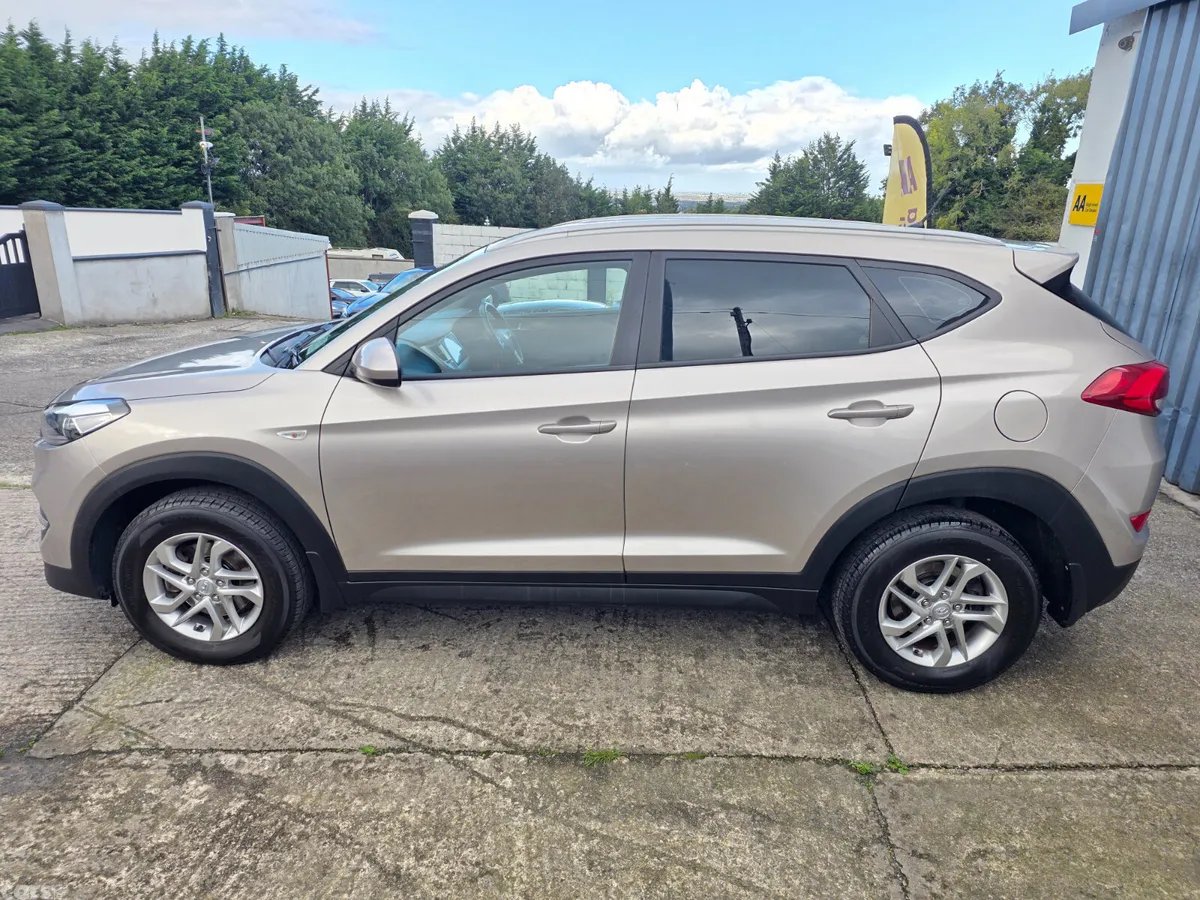 Hyundai Tucson SUV, Petrol, 2016, White