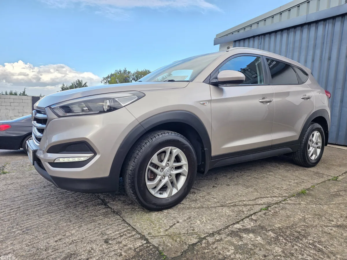 Hyundai Tucson SUV, Petrol, 2016, White