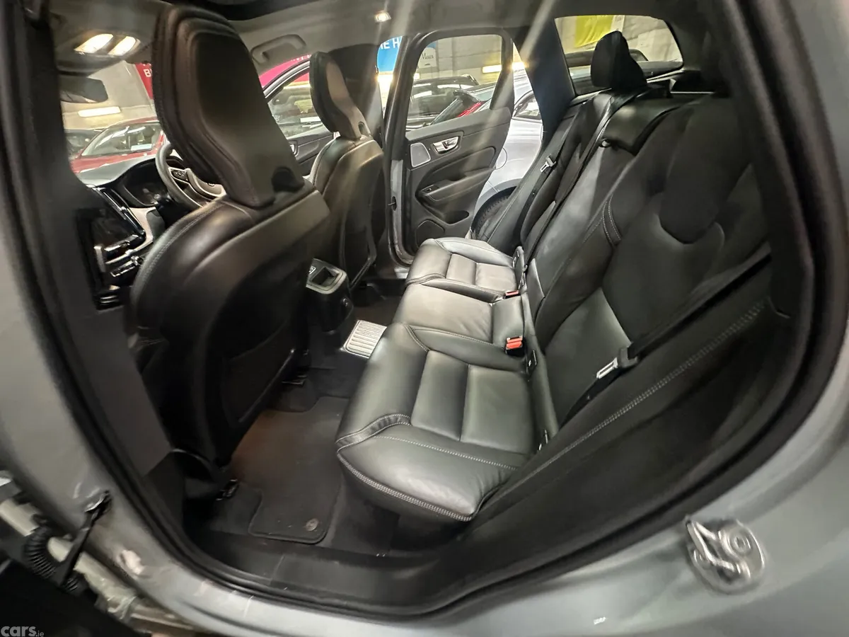 Volvo XC60 SUV, Petrol Plug-in Hybrid, 2023, Grey