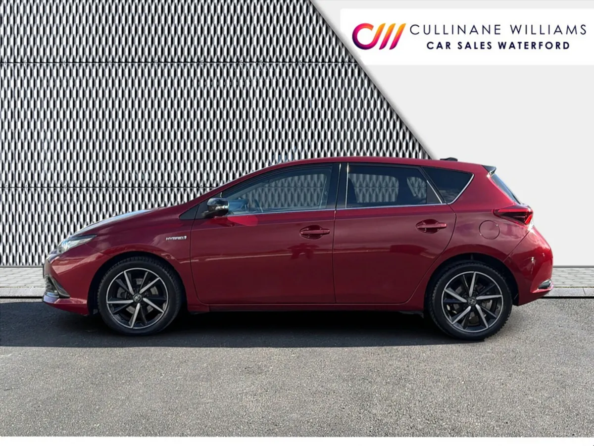 Toyota Auris Hatchback, Petrol Hybrid, 2018, Red