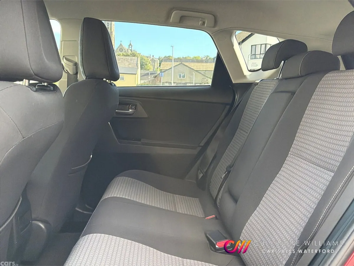 Toyota Auris Hatchback, Petrol Hybrid, 2018, Red