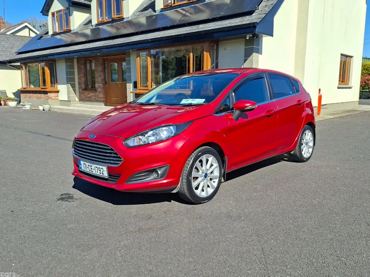 Ford Fiesta Hatchback, Petrol, 2017, Red