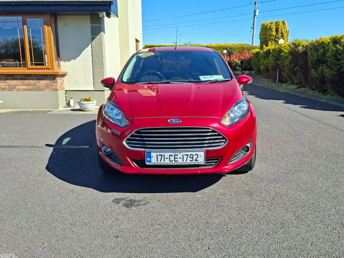 Ford Fiesta Hatchback, Petrol, 2017, Red