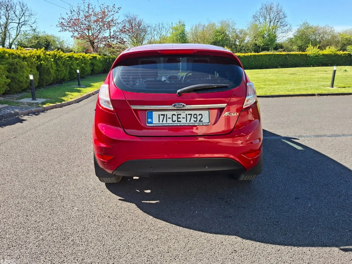Ford Fiesta Hatchback, Petrol, 2017, Red