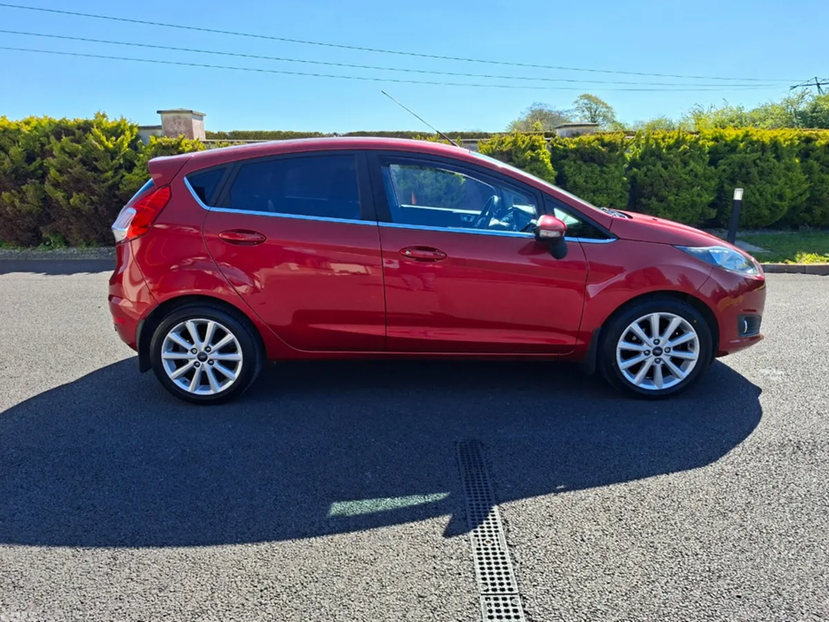 Ford Fiesta Hatchback, Petrol, 2017, Red