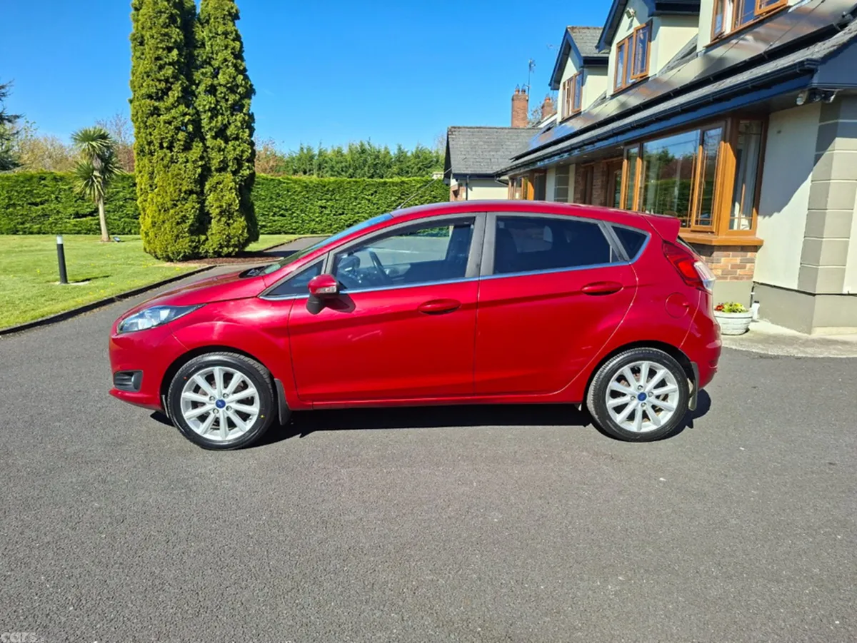 Ford Fiesta Hatchback, Petrol, 2017, Red