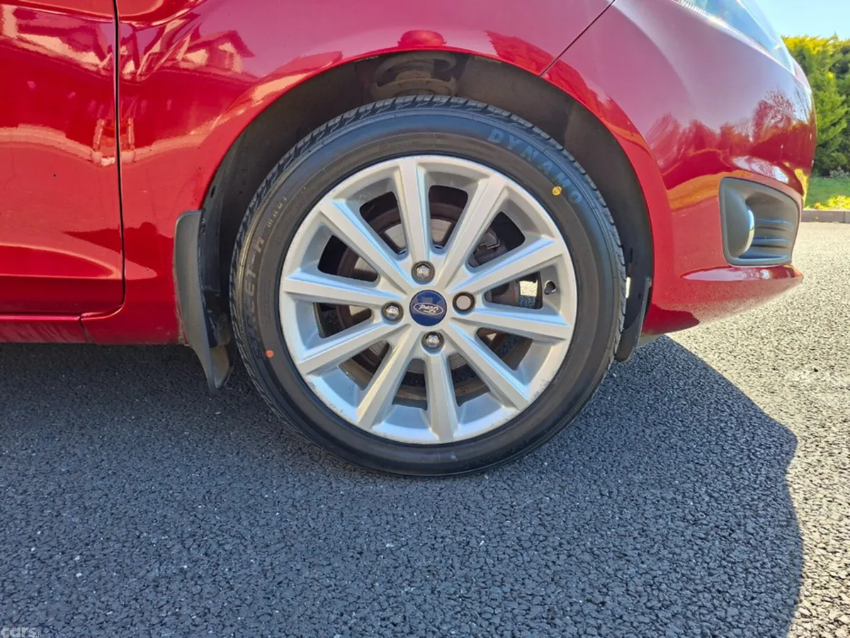 Ford Fiesta Hatchback, Petrol, 2017, Red