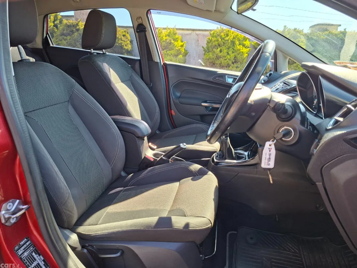 Ford Fiesta Hatchback, Petrol, 2017, Red