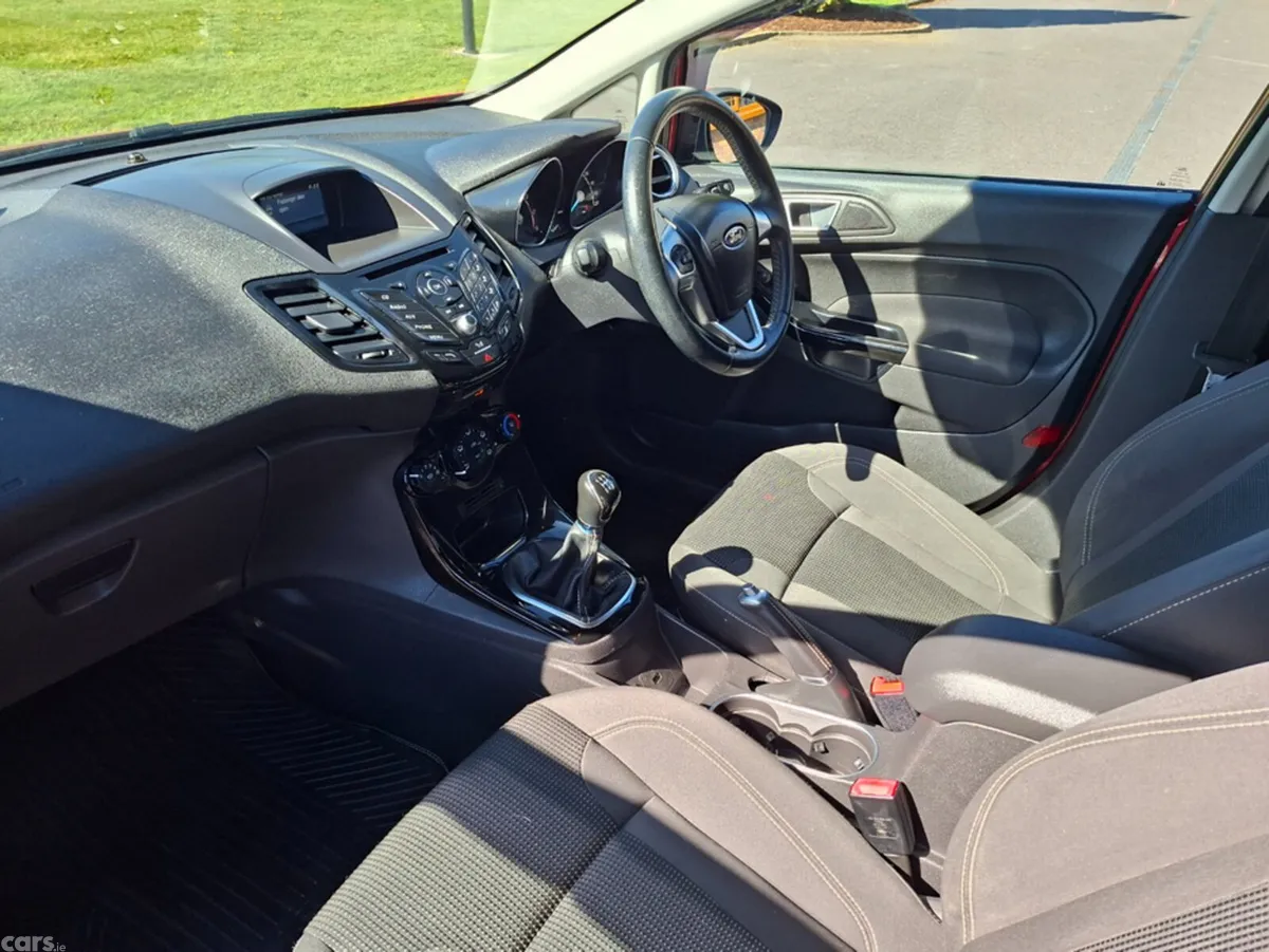 Ford Fiesta Hatchback, Petrol, 2017, Red