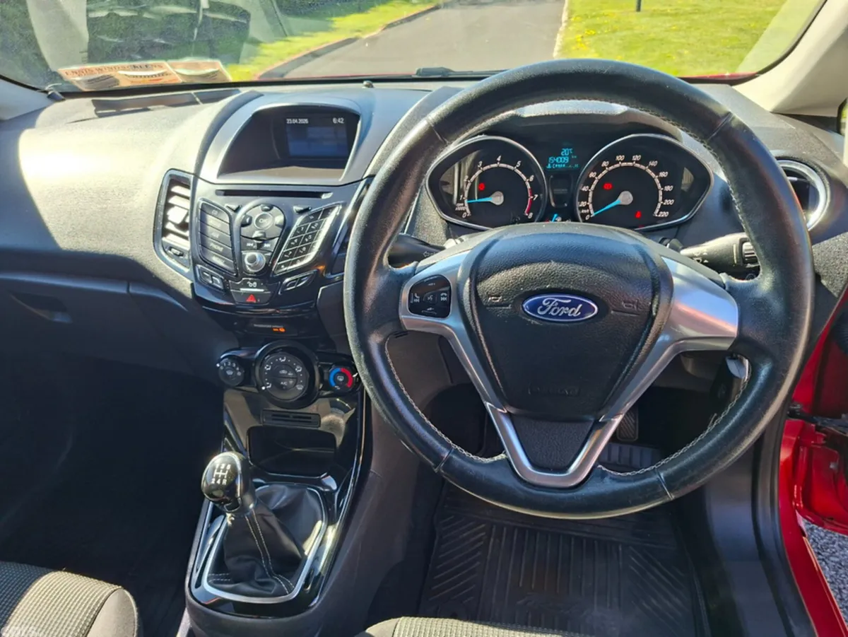 Ford Fiesta Hatchback, Petrol, 2017, Red