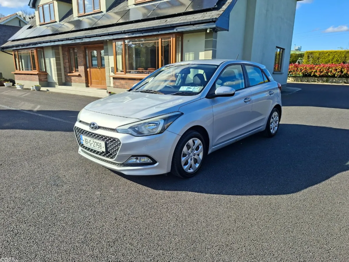 Hyundai i20 Hatchback, Petrol, 2016, Silver