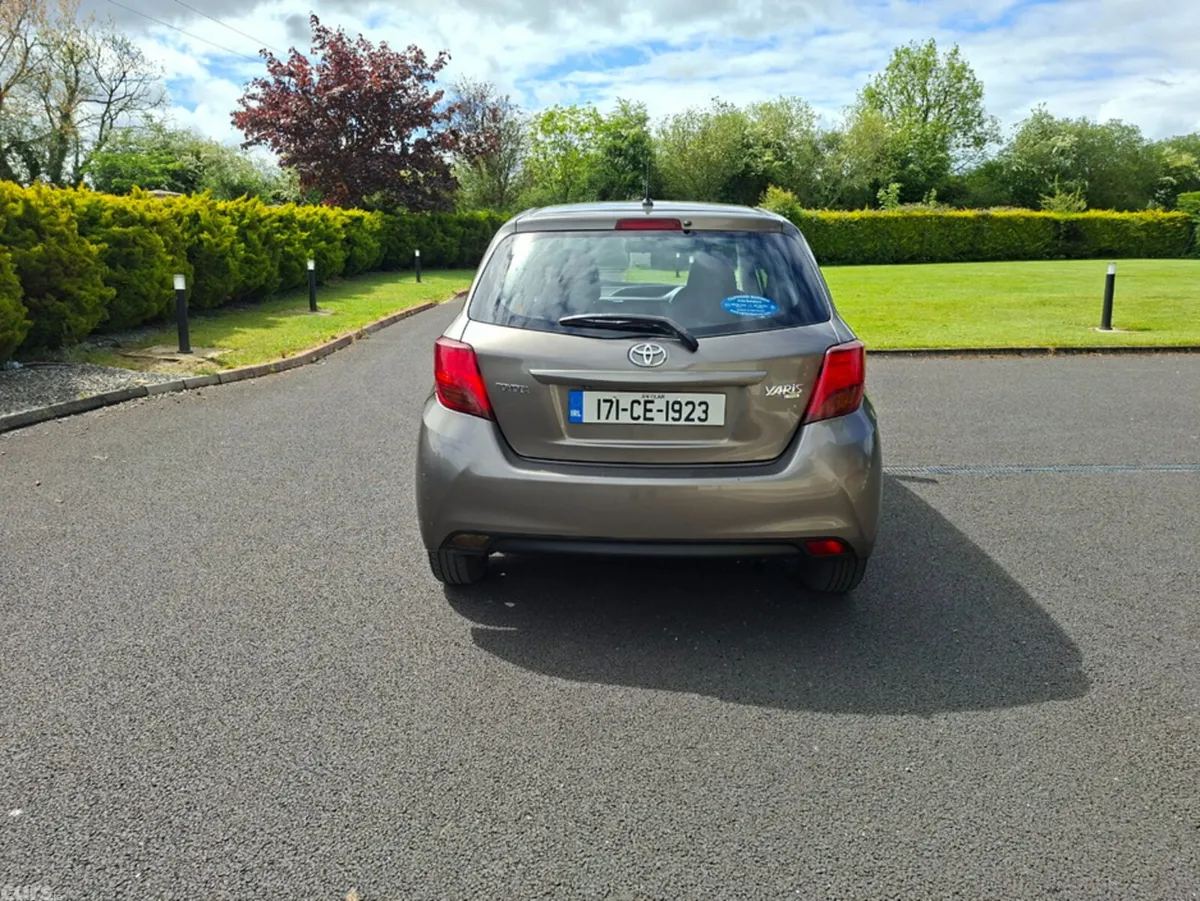 Toyota Yaris Hatchback, Petrol, 2017, Grey