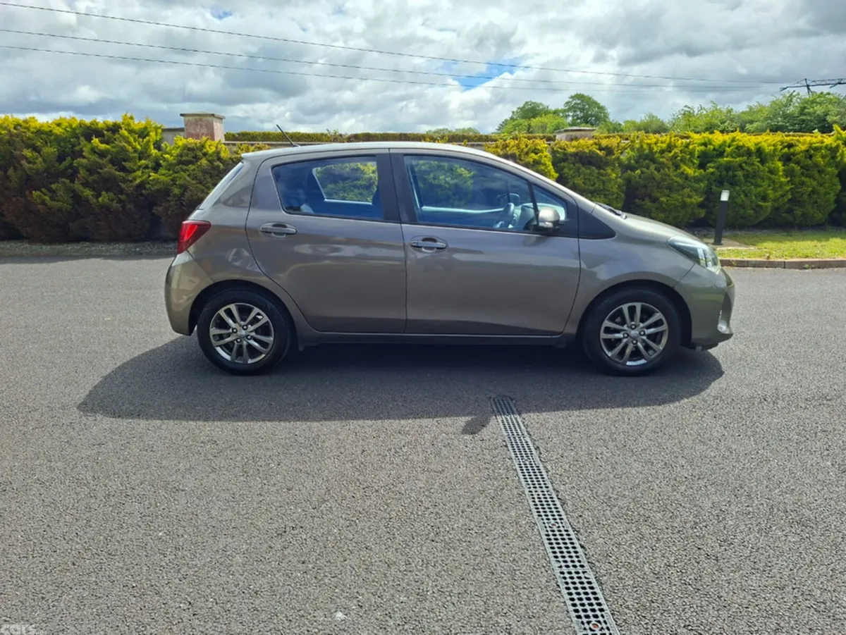 Toyota Yaris Hatchback, Petrol, 2017, Grey