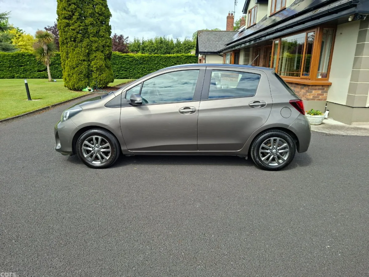 Toyota Yaris Hatchback, Petrol, 2017, Grey