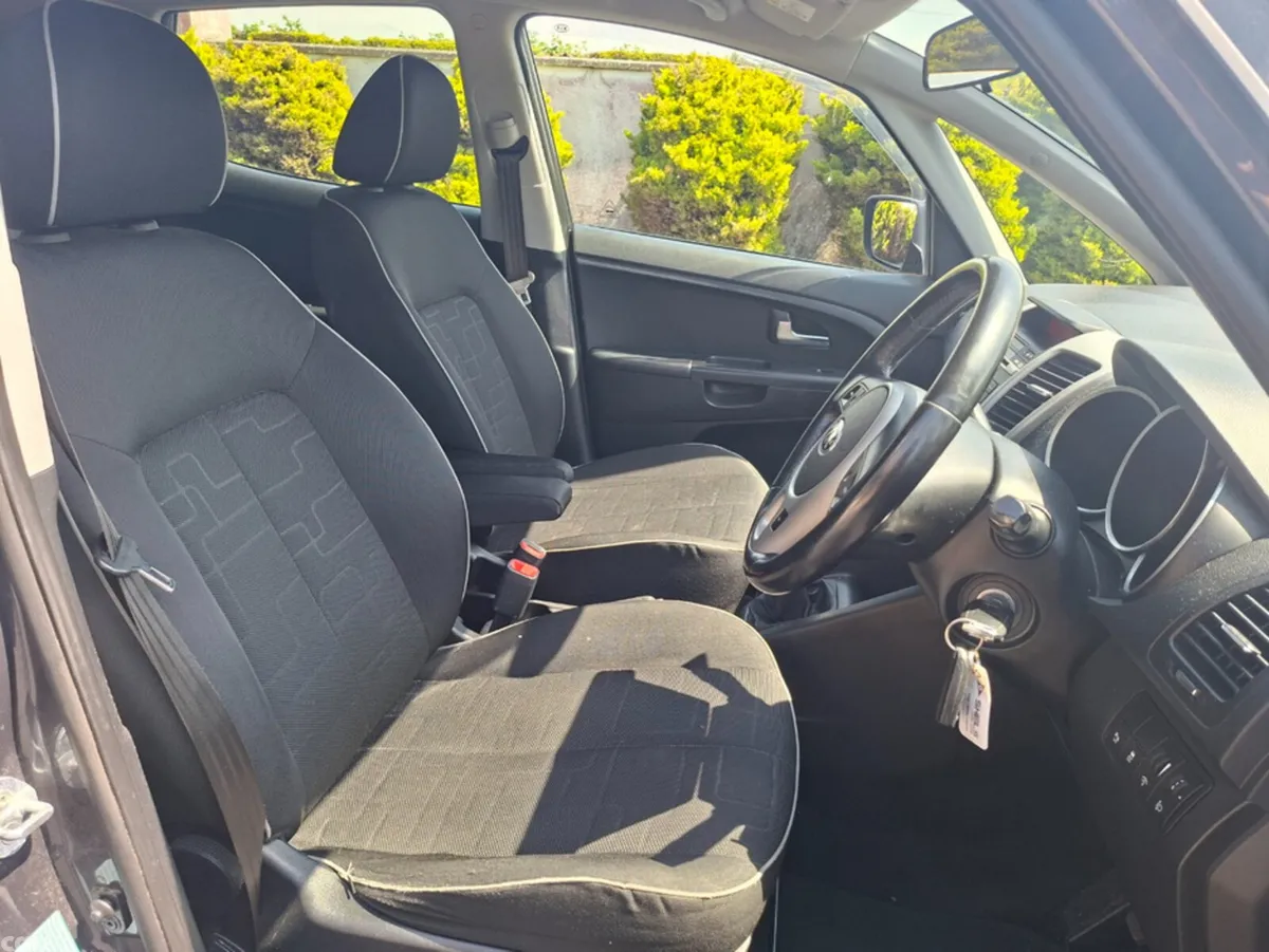 Kia Venga MPV, Diesel, 2016, Silver