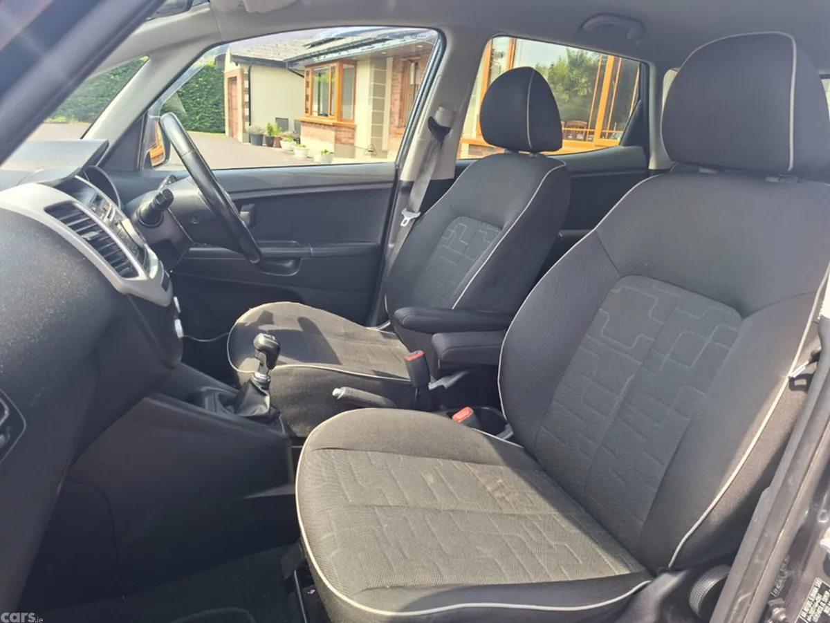 Kia Venga MPV, Diesel, 2016, Silver