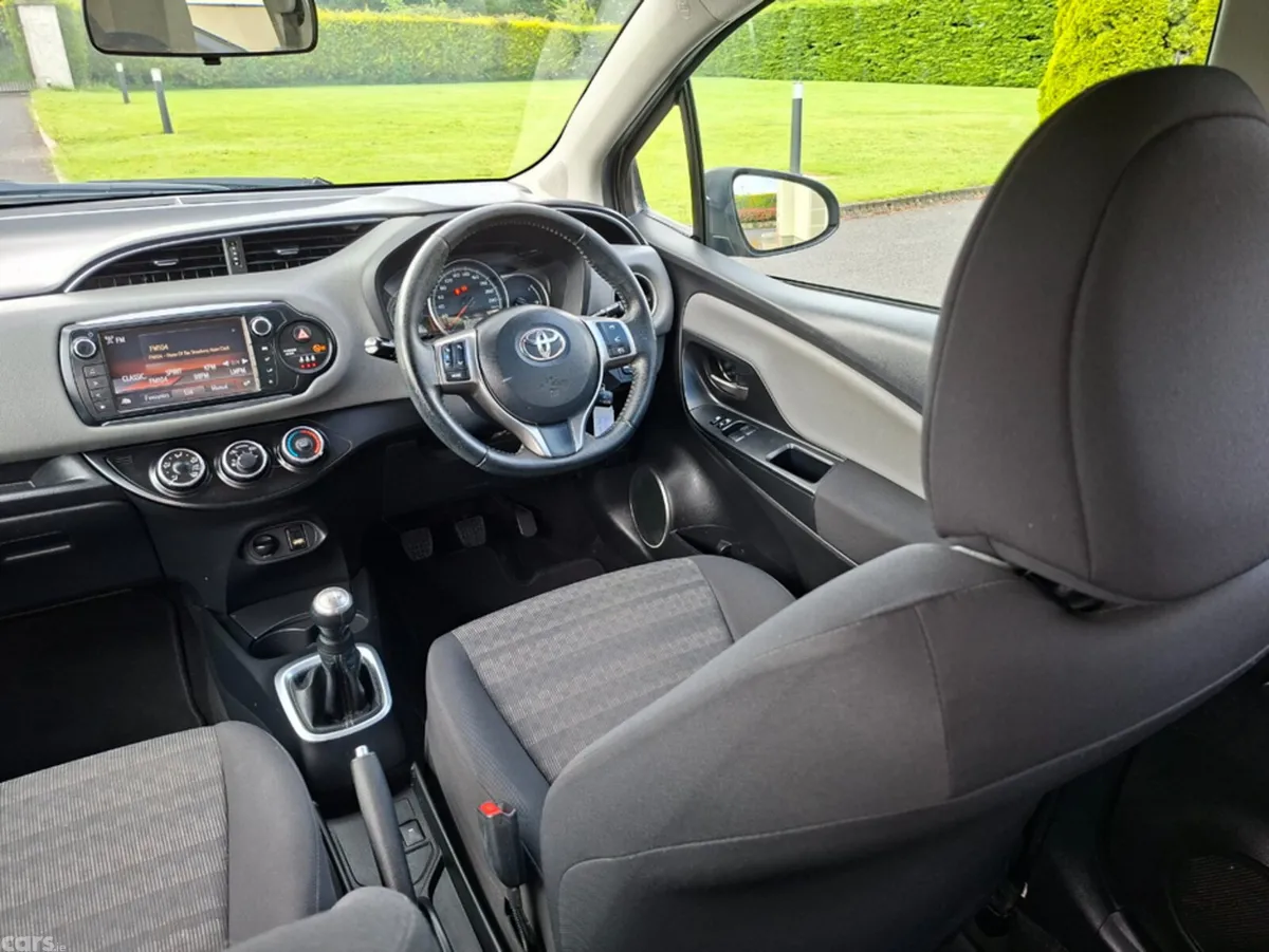 Toyota Yaris Hatchback, Petrol, 2017, Grey