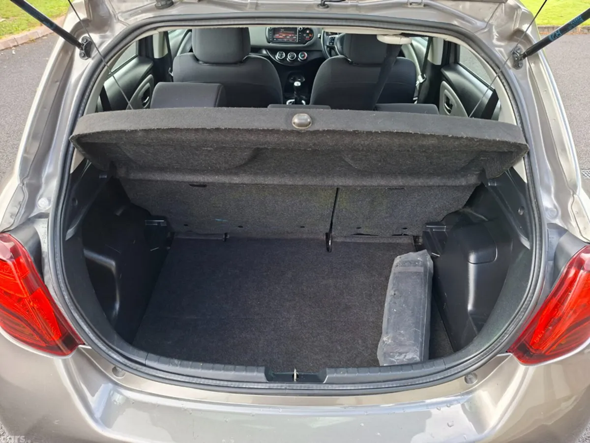 Toyota Yaris Hatchback, Petrol, 2017, Grey
