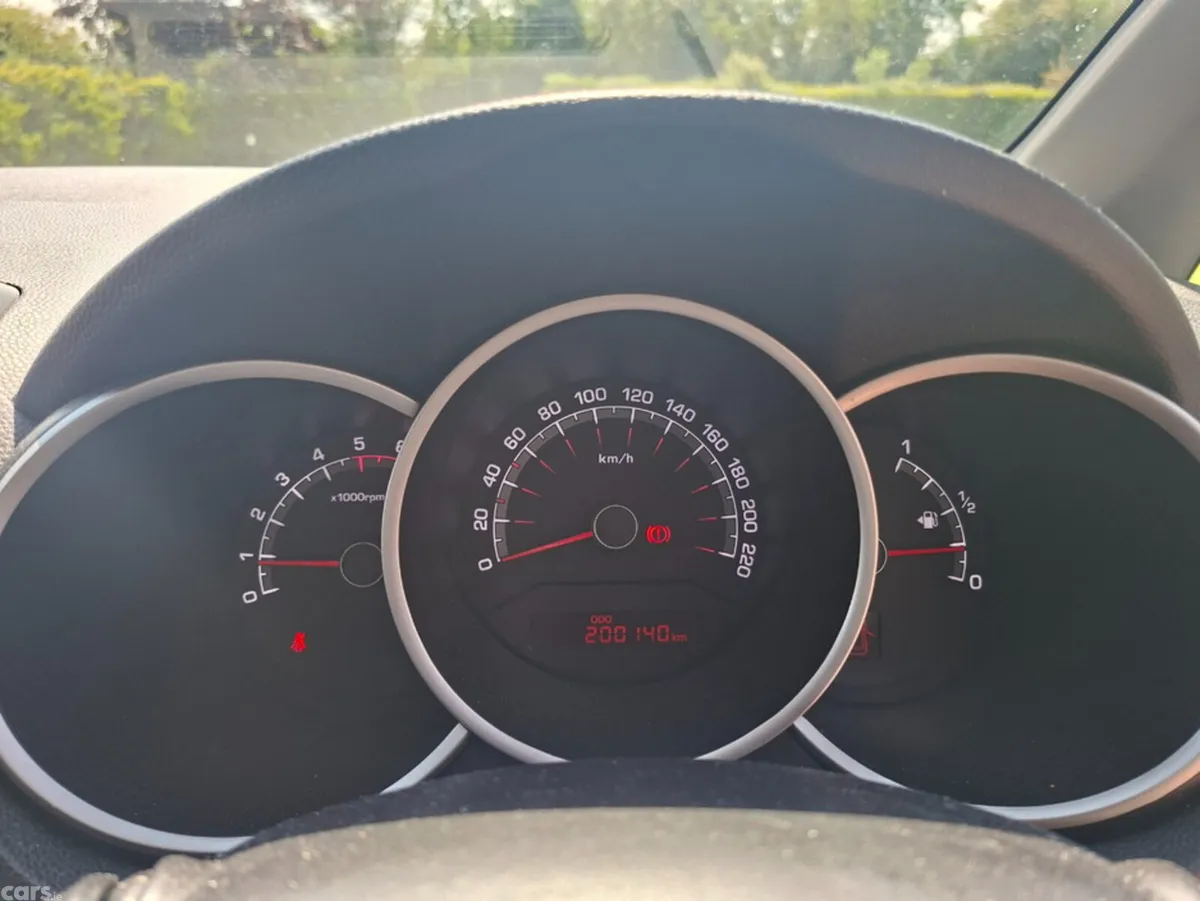 Kia Venga MPV, Diesel, 2016, Silver