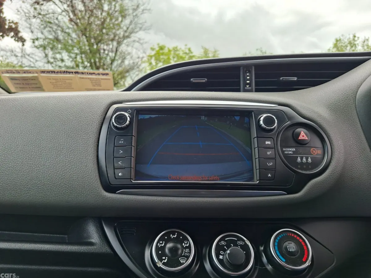 Toyota Yaris Hatchback, Petrol, 2017, Grey