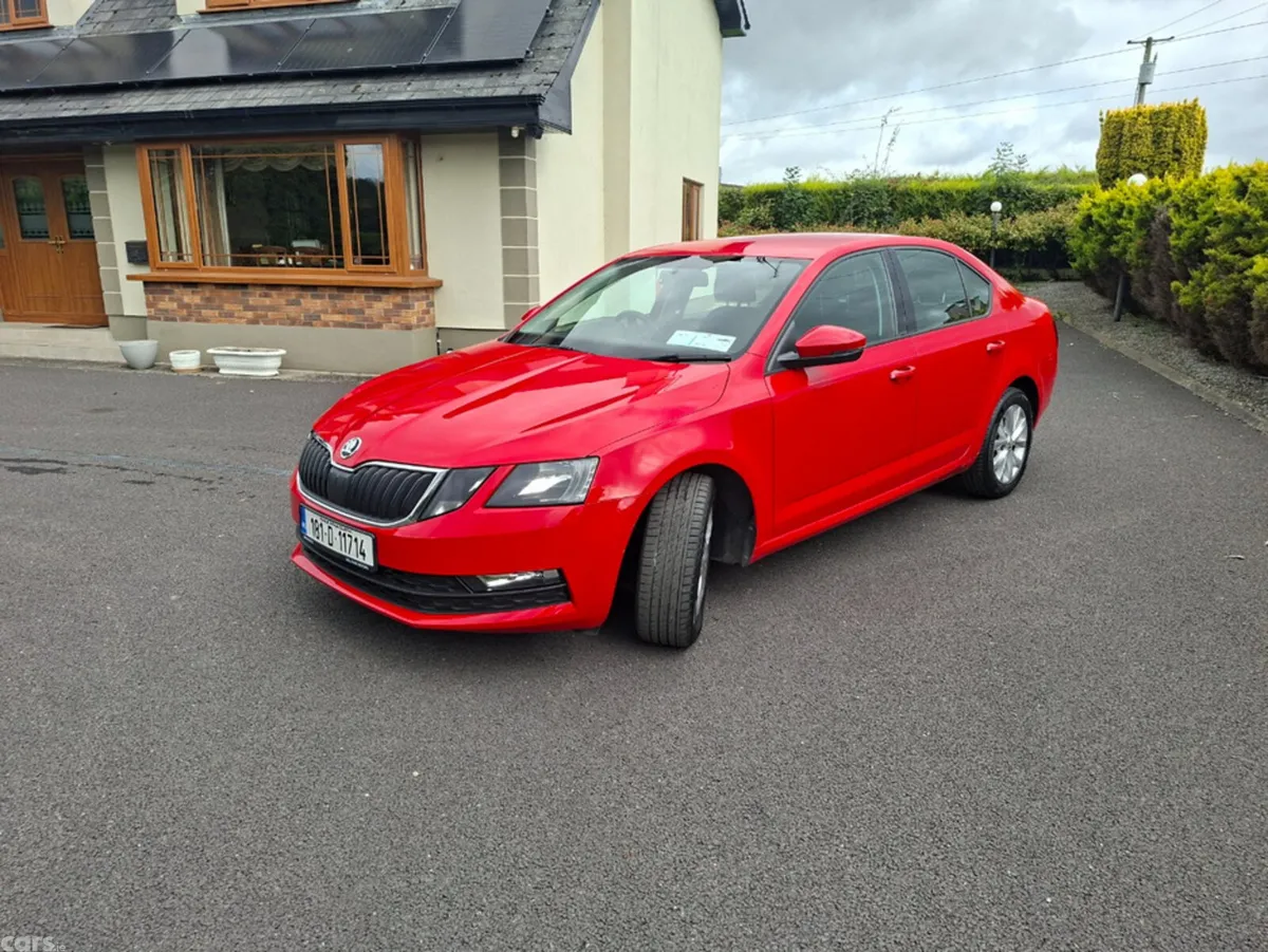Skoda Octavia Hatchback, Petrol, 2018, Red