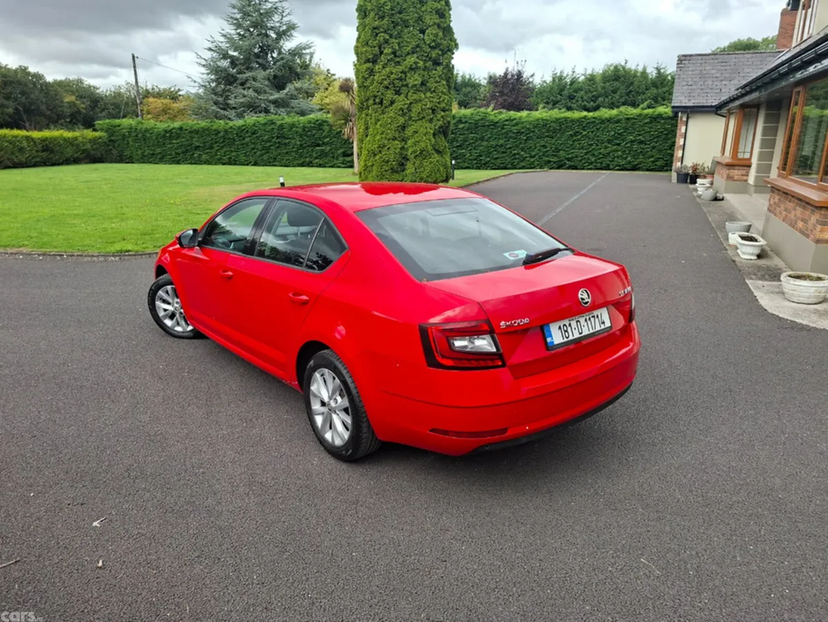 Skoda Octavia Hatchback, Petrol, 2018, Red