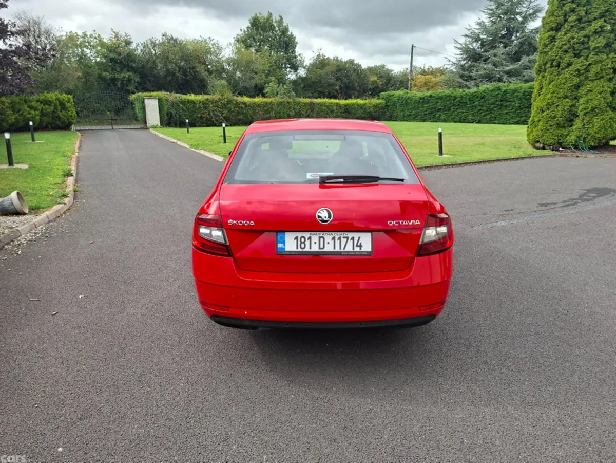 Skoda Octavia Hatchback, Petrol, 2018, Red