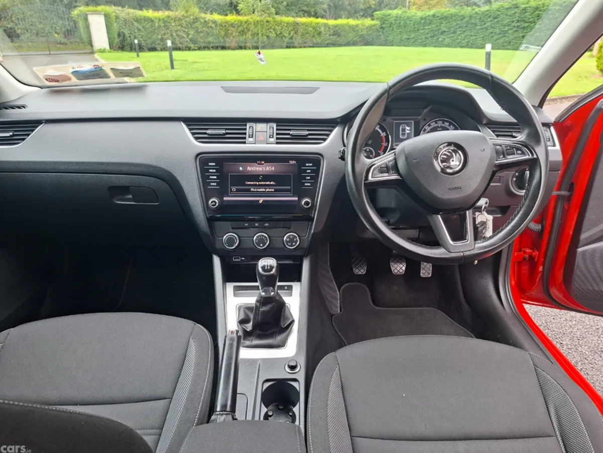 Skoda Octavia Hatchback, Petrol, 2018, Red